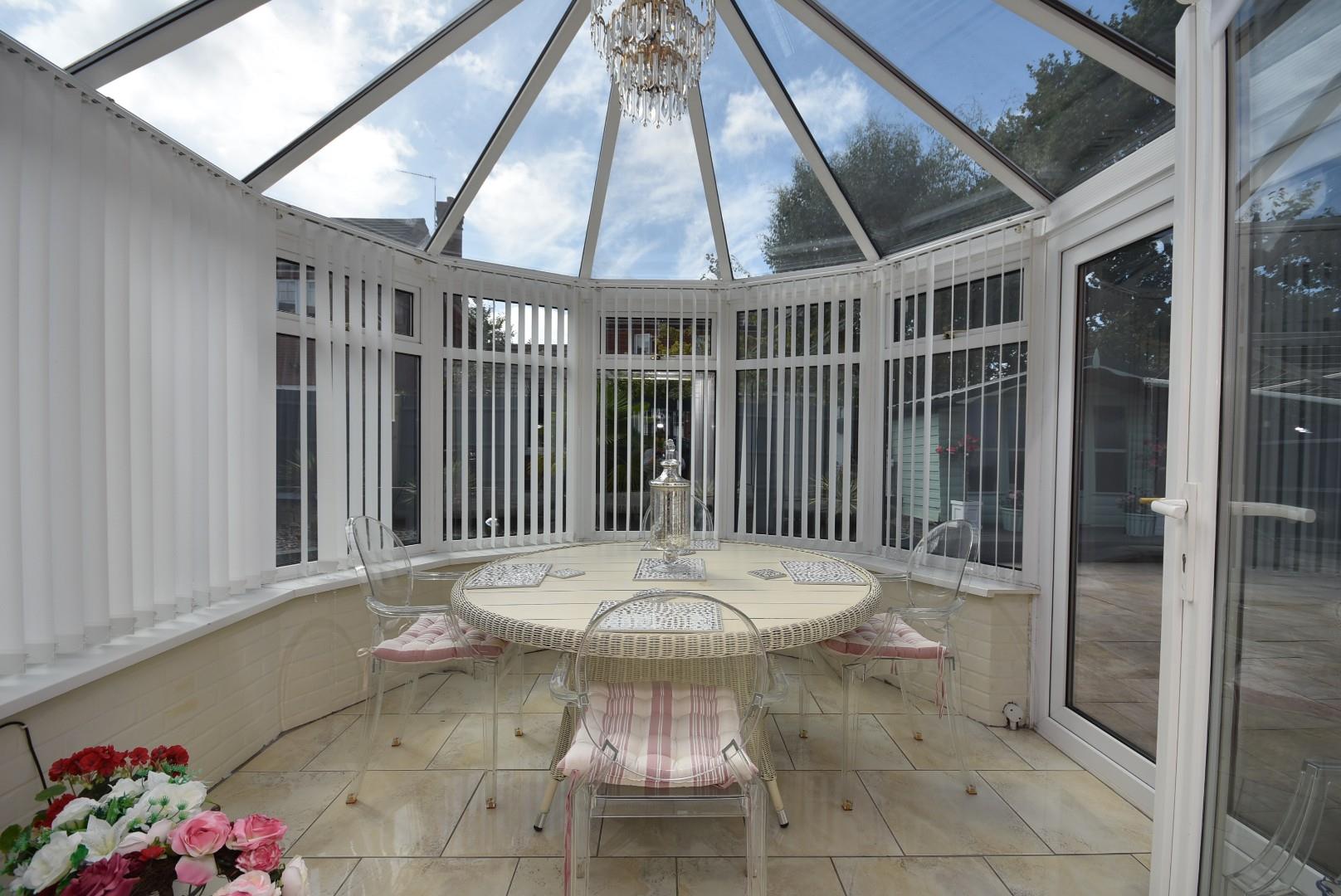 11 The Grange, Baroness Place, Penarth, CF64 3UW